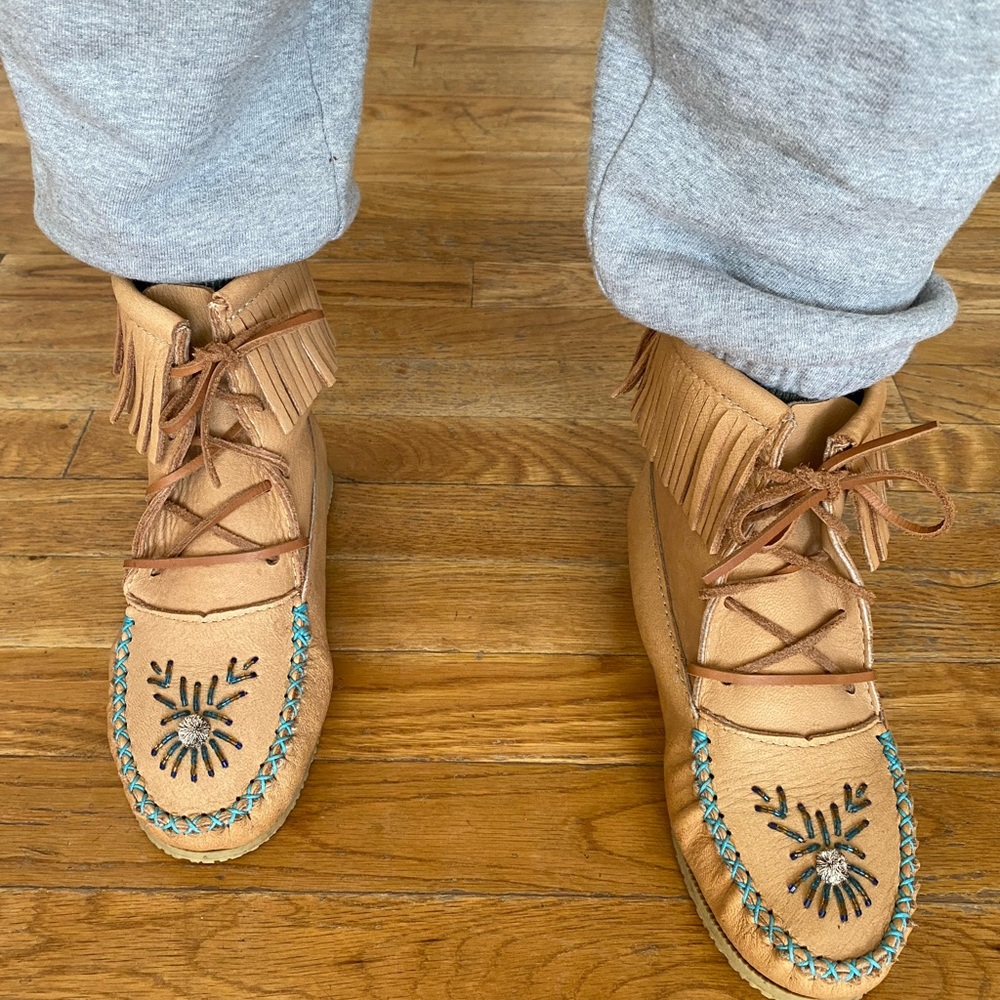 Authentic Hiawatha moccasins size 6